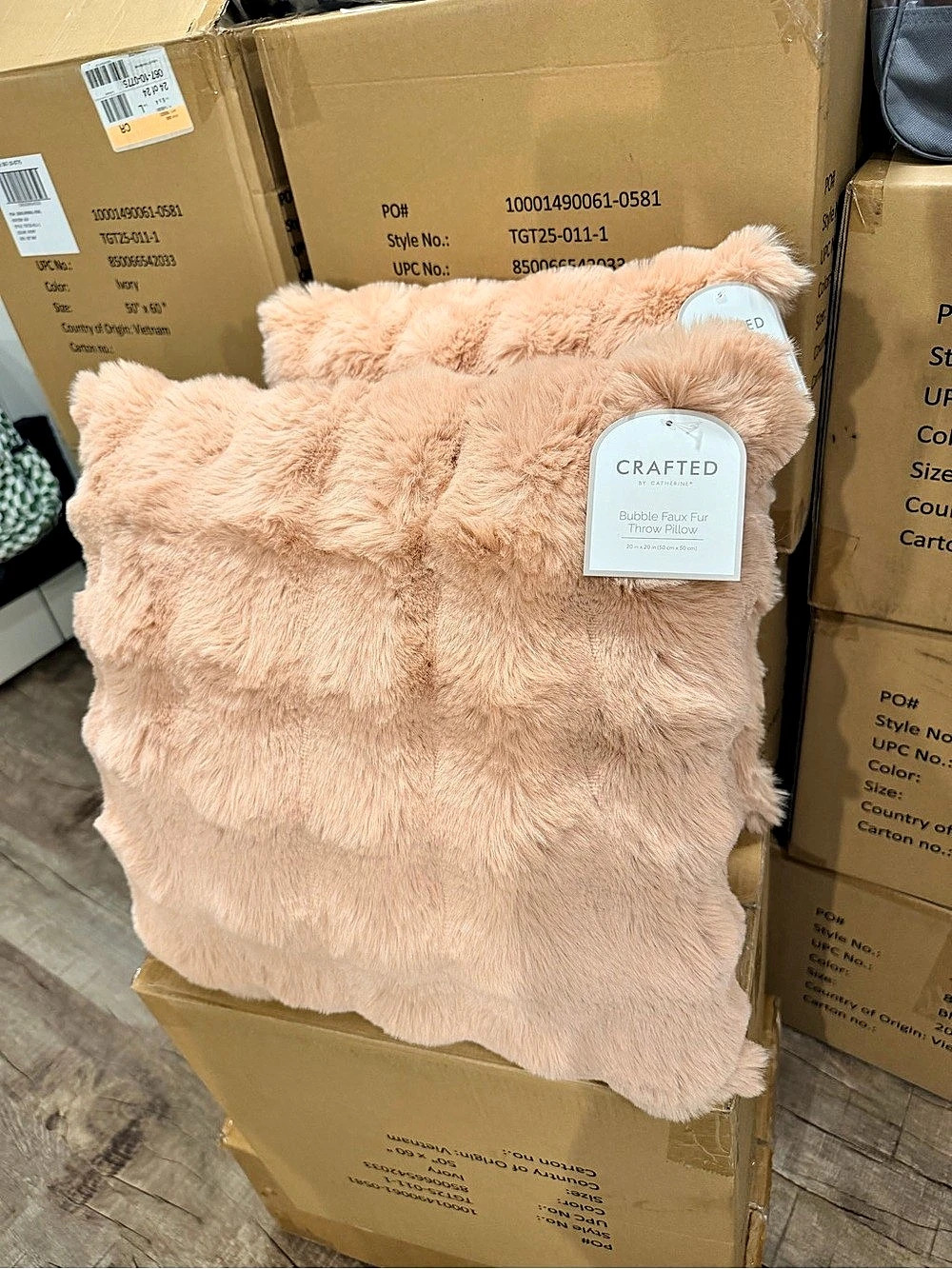 2 Crafted Faux Fur Throw Pillow Accent Pillow in Pink NWT